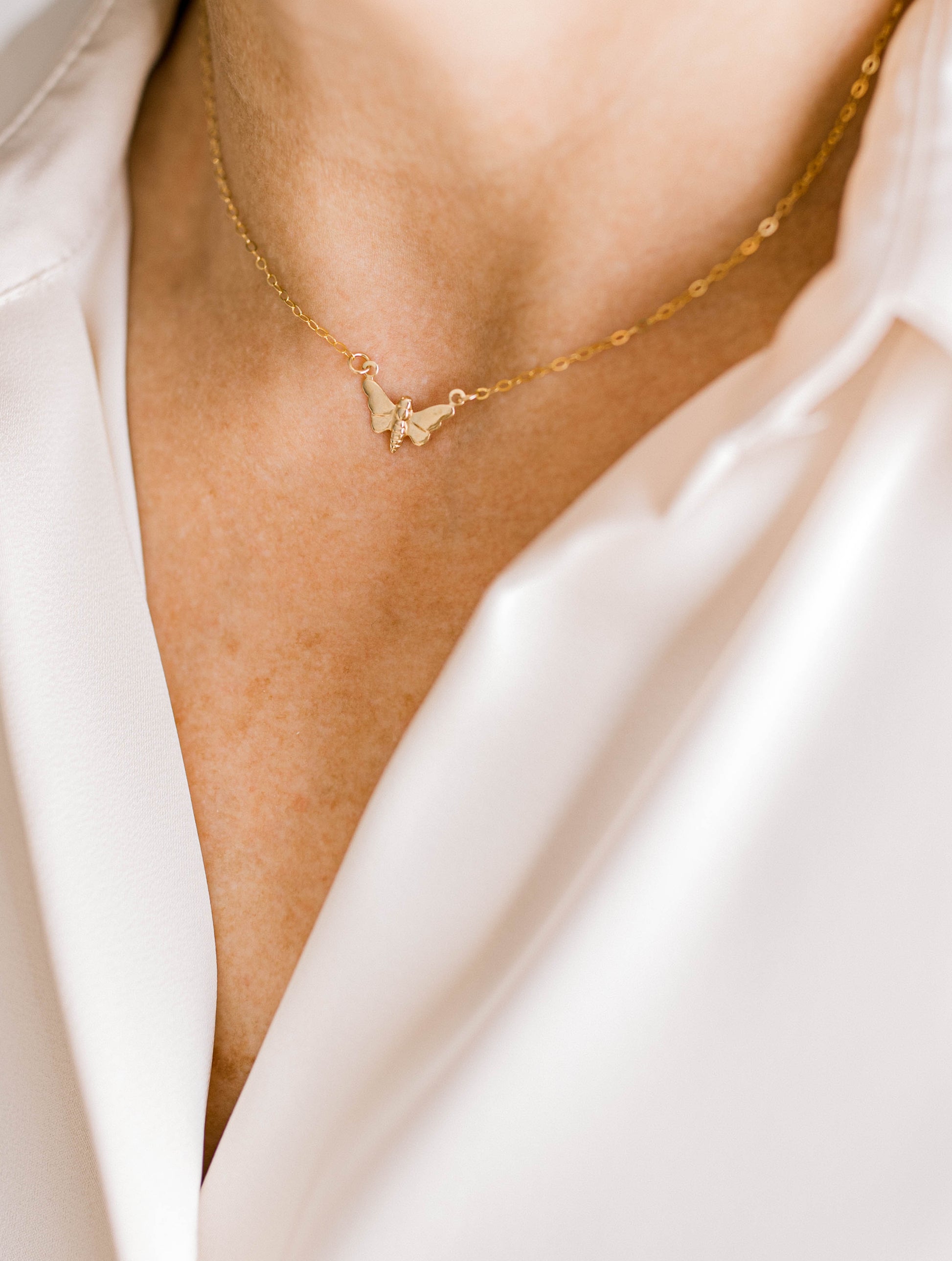 So sweet, subtle, and unique! This necklace is a 14K dainty flat oval gold filled chain with a 14K gold filled heart connector charm and a 14K gold filled lobster clasp. This necklace is 15 inches with an optional 1, 2, or 3 inch extender.