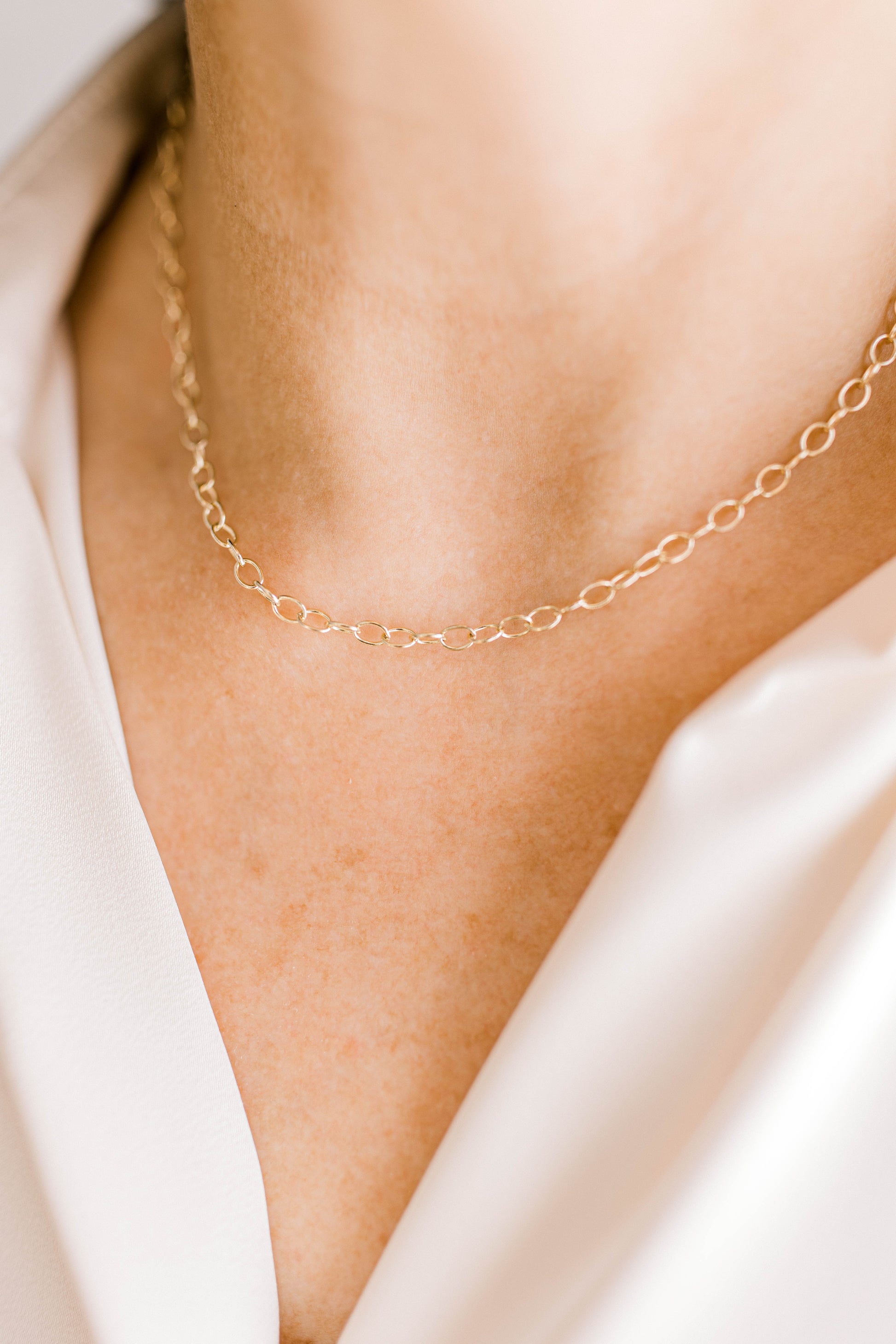 Sophisticated, simple, and perfect for any outfit! This is a perfect 14K dainty gold filled chain with a 14K gold filled lobster clasp. 15 inch chain with optional 1, 2, or 3 inch extender.