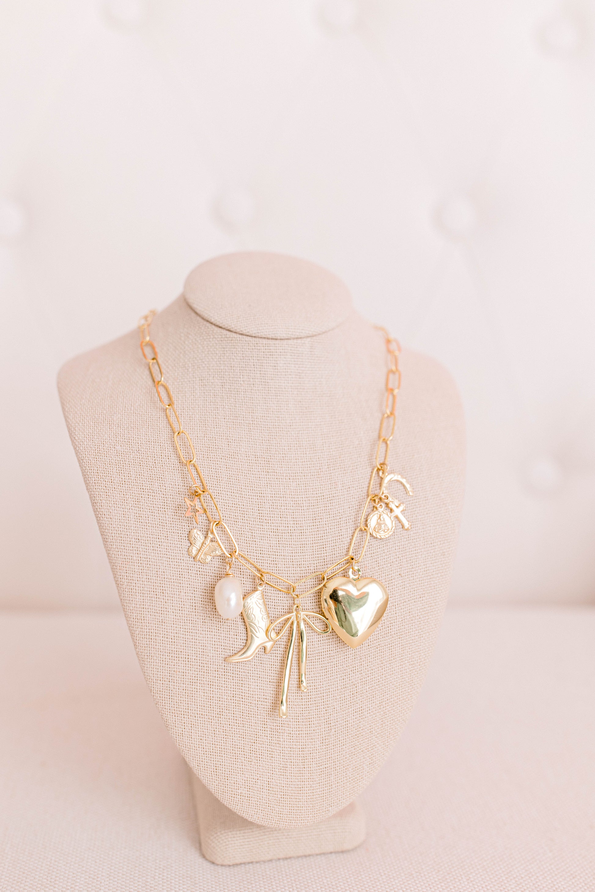 The perfect chunky charm chain ready for all of your wildest charm ideas! This is a perfect 14K gold filled chain with a 14K gold filled lobster clasp. 15 inch chain with optional 1, 2, or 3 inch extender.