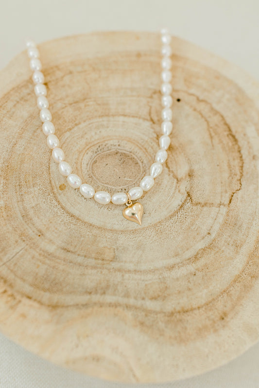 This necklace is a total sweetheart and perfect for every occasion! Made with 7-8mm AAA freshwater pearls and a 14K gold filled heart pendant and14K gold filled lobster clasp and findings. This necklace is 15in with the options of 1, 2, or 3 inch extenders.
