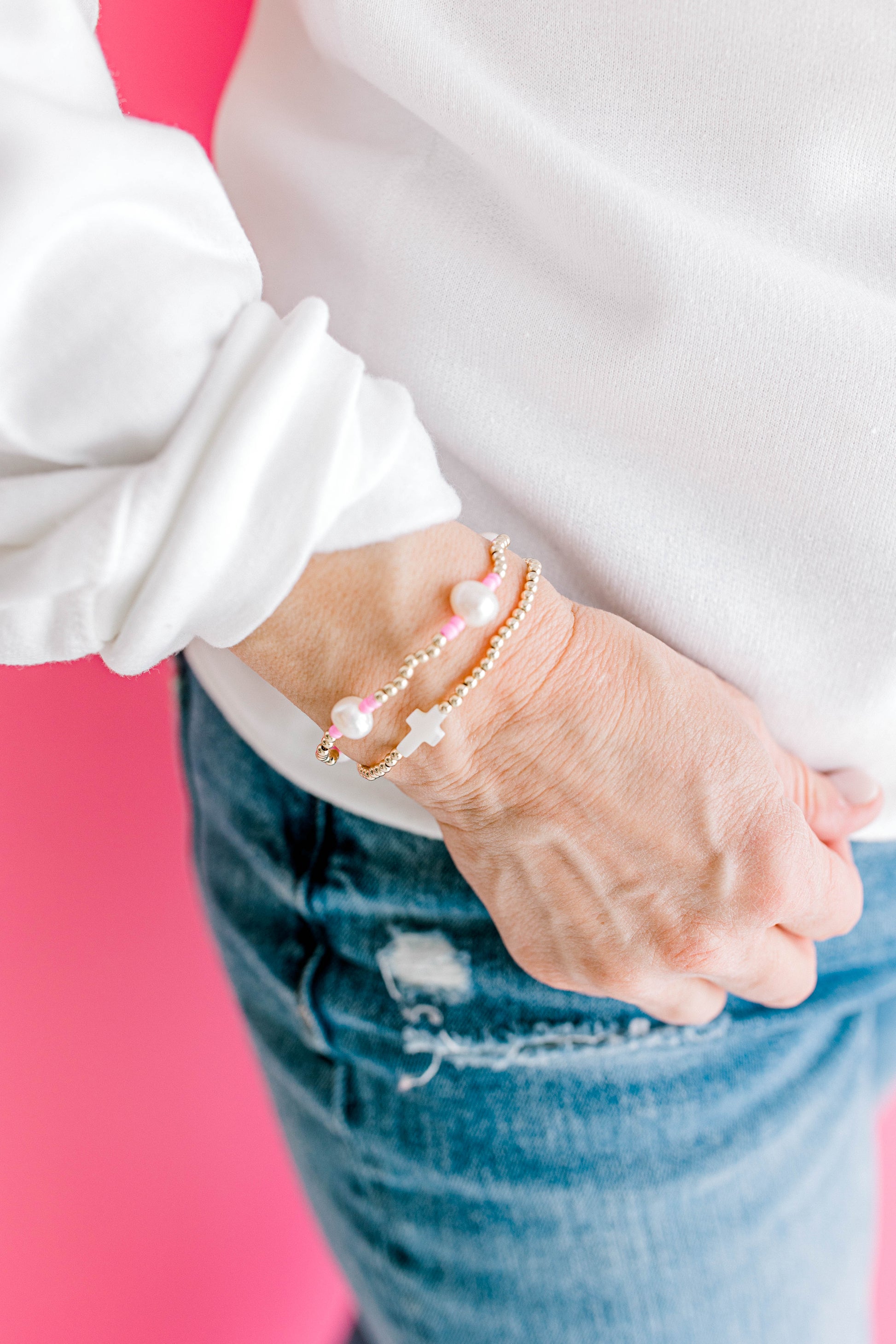 A beautiful cross bracelet perfect for gifting or loving yourself. 3mm 14K gold filled beads with a mother of pearl cross bead.